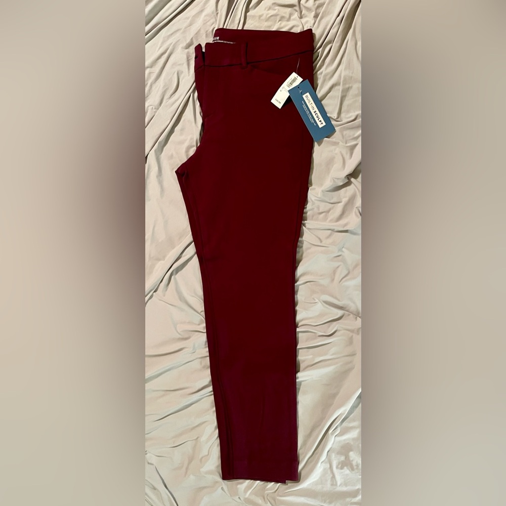 NEW WITH TAGS Old Navy Built-in Sculpt Pixie Ankle Pants Maroon Size 12